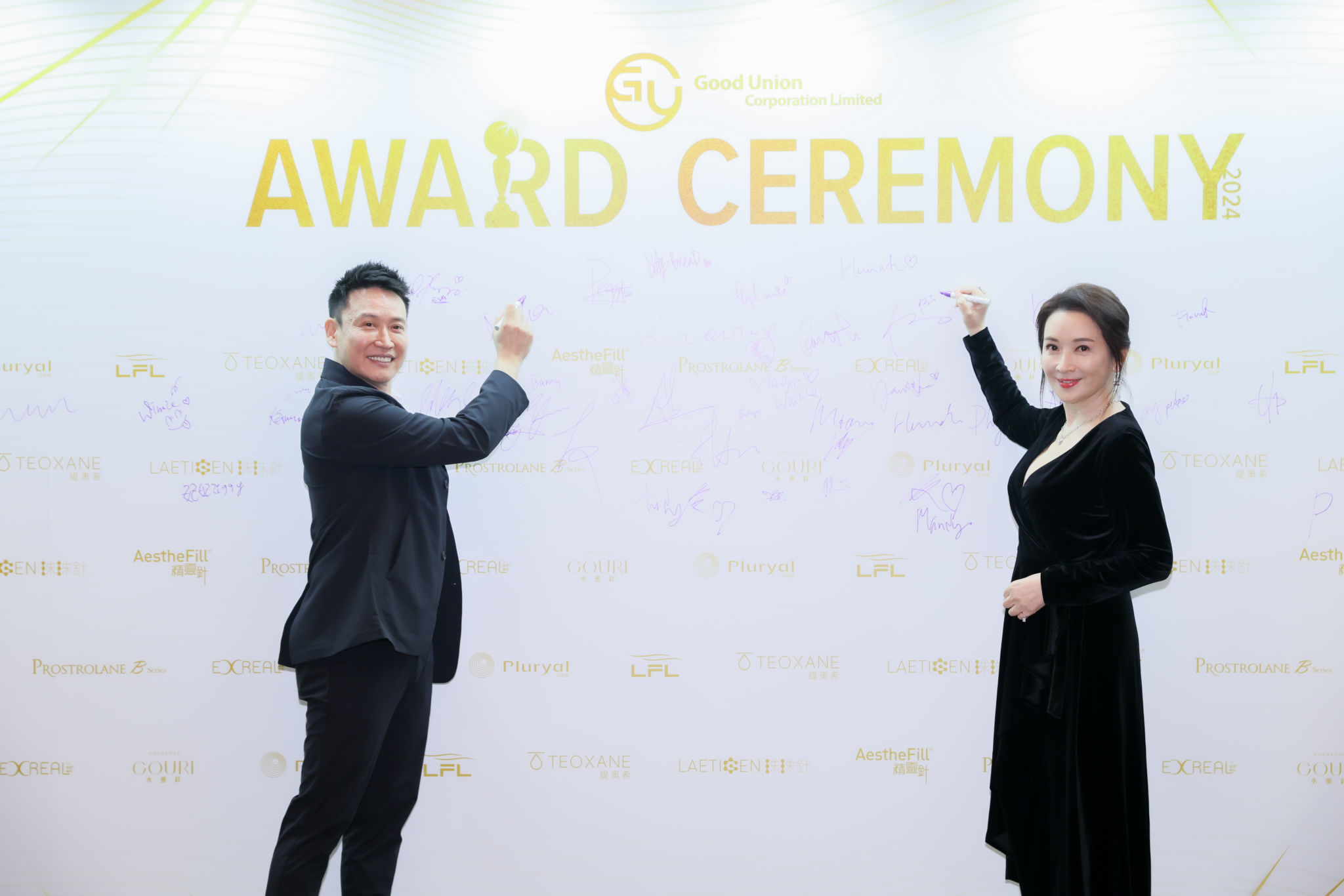 Good Union CEO Vam Cheng 與 龔慈恩簽名